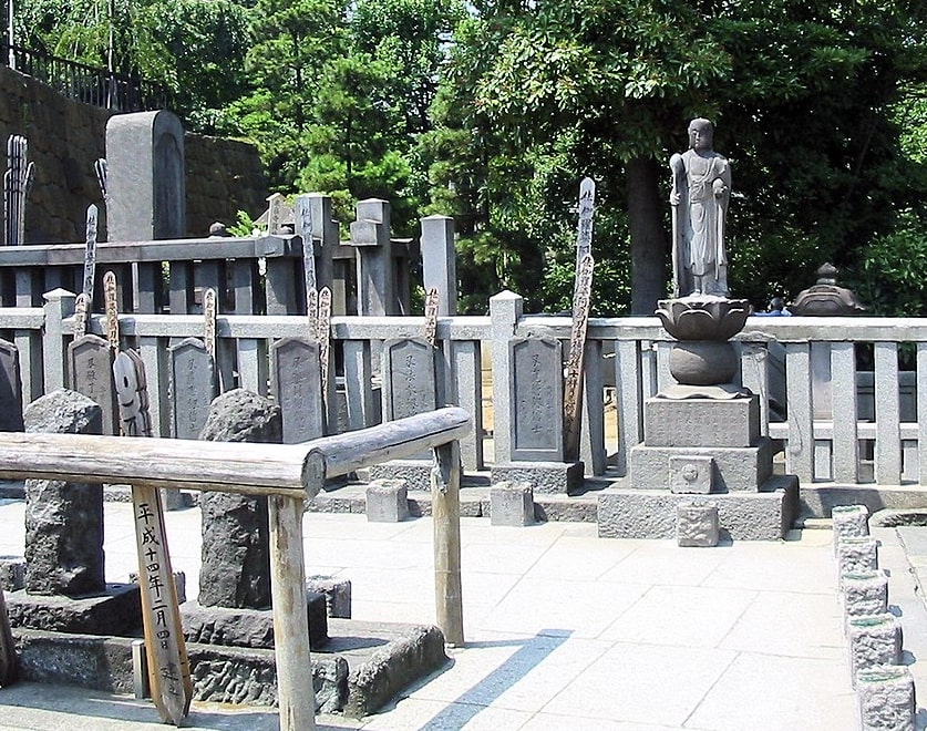 Graves of the 47 ronin at Sengaku-ji